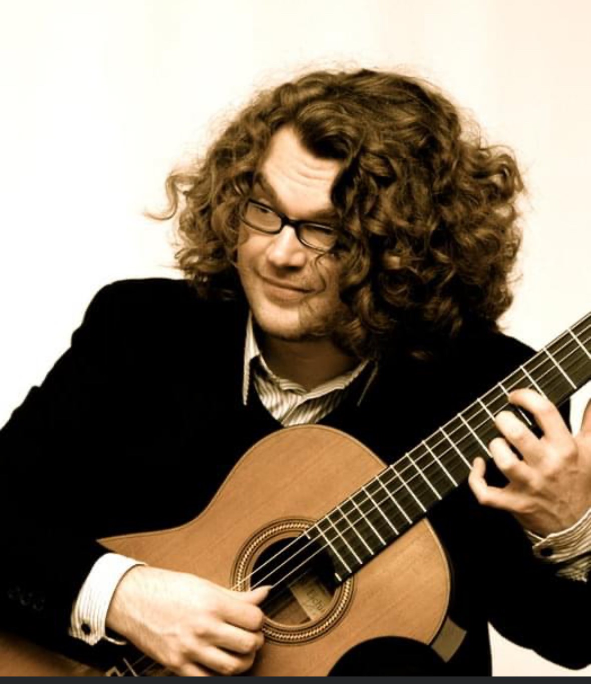 Jürgen Härtenstein mit klassischer Gitarre